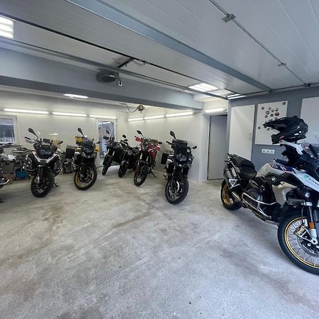 Alpen-Hostel - Apartment Talstation Mit Motorradvermietung 메밍겐 외부 사진