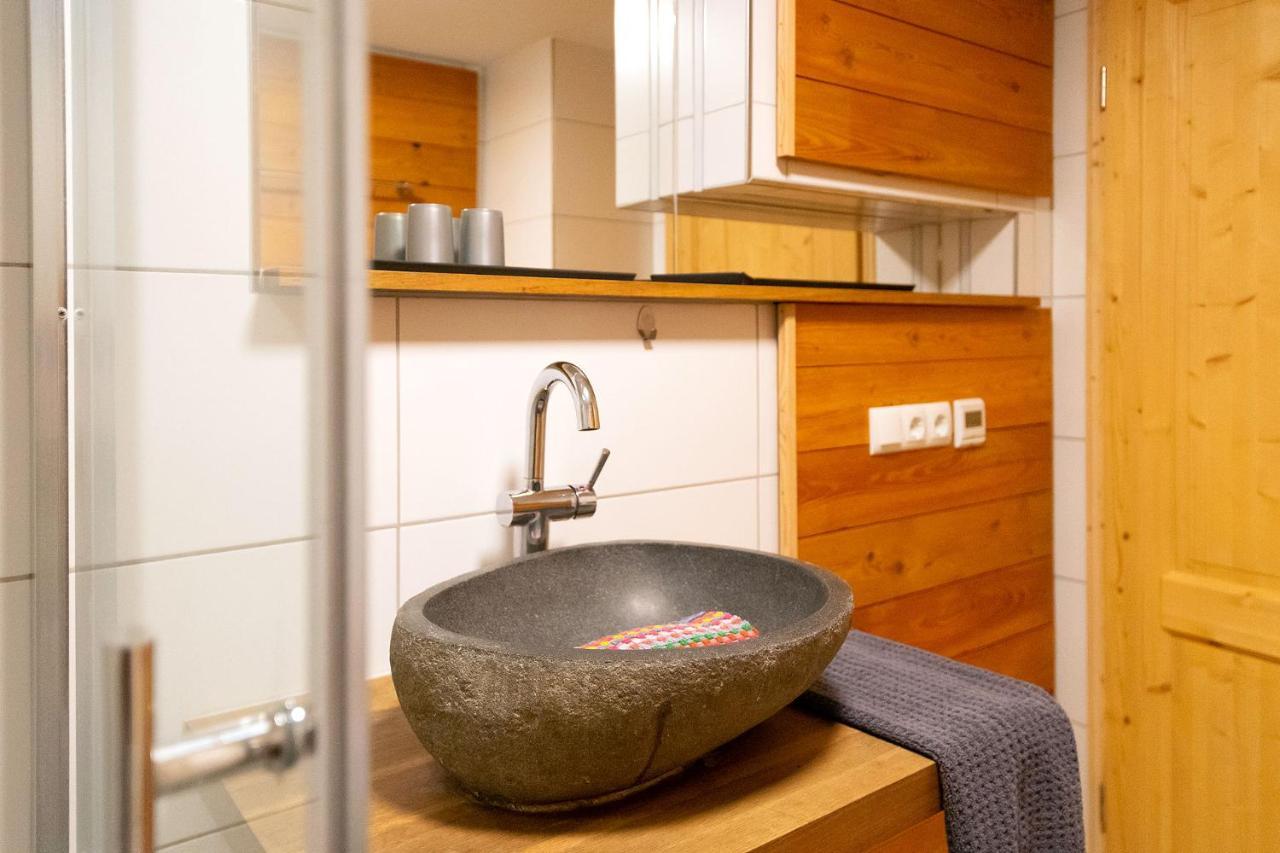 Alpen-Hostel - Apartment Talstation Mit Motorradvermietung 메밍겐 외부 사진
