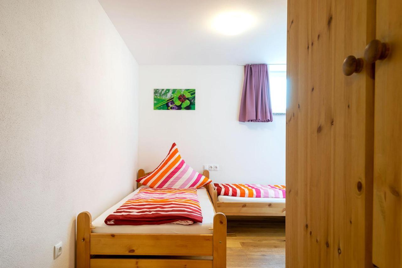 Alpen-Hostel - Apartment Talstation Mit Motorradvermietung 메밍겐 외부 사진