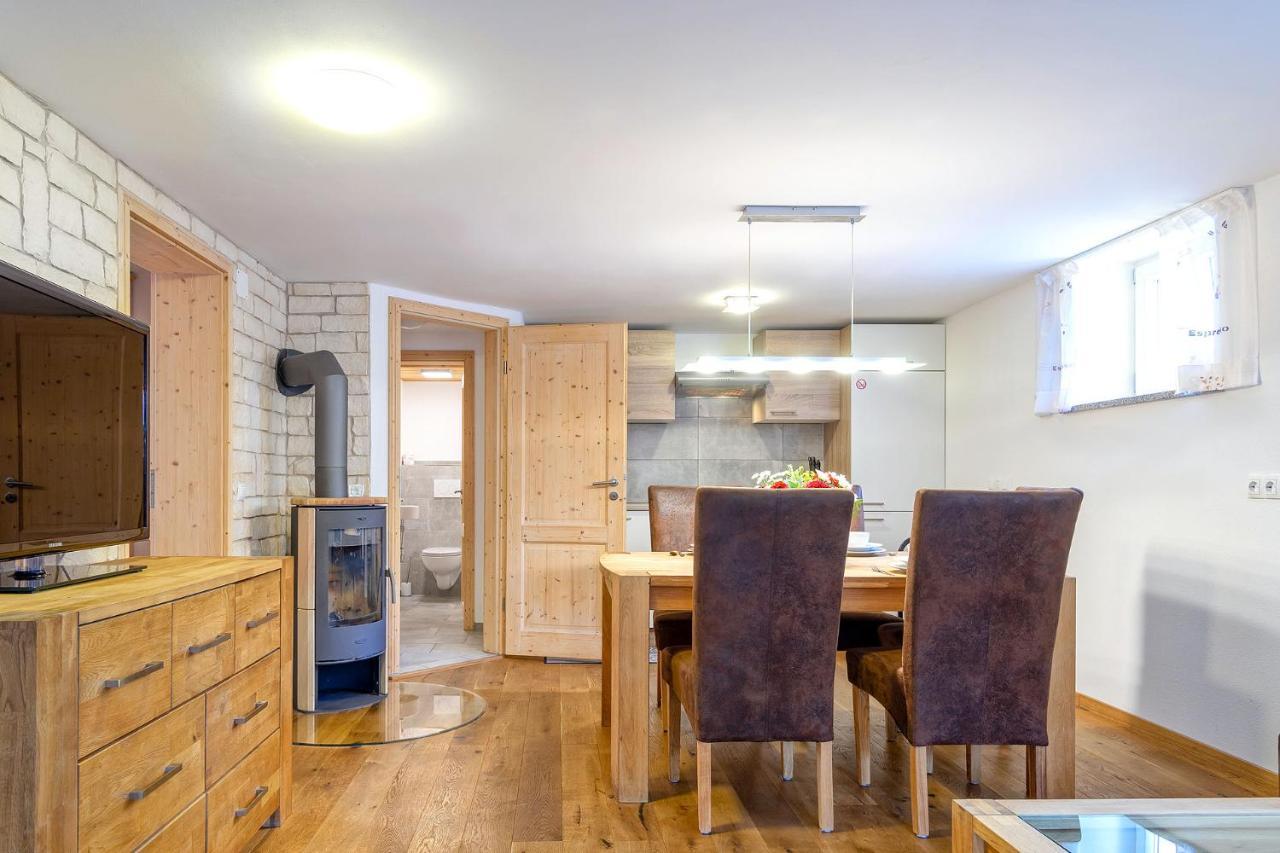 Alpen-Hostel - Apartment Talstation Mit Motorradvermietung 메밍겐 외부 사진