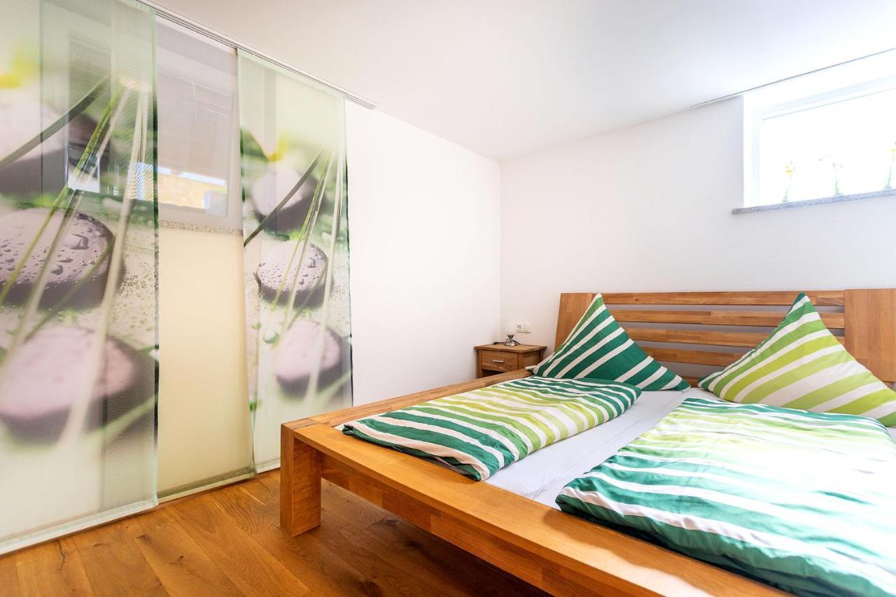 Alpen-Hostel - Apartment Talstation Mit Motorradvermietung 메밍겐 외부 사진