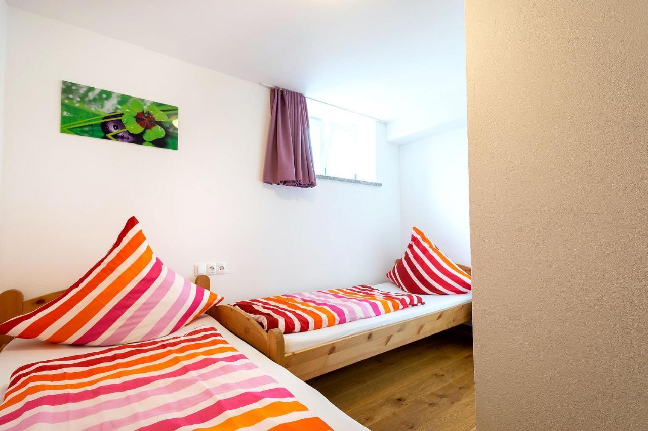 Alpen-Hostel - Apartment Talstation Mit Motorradvermietung 메밍겐 외부 사진