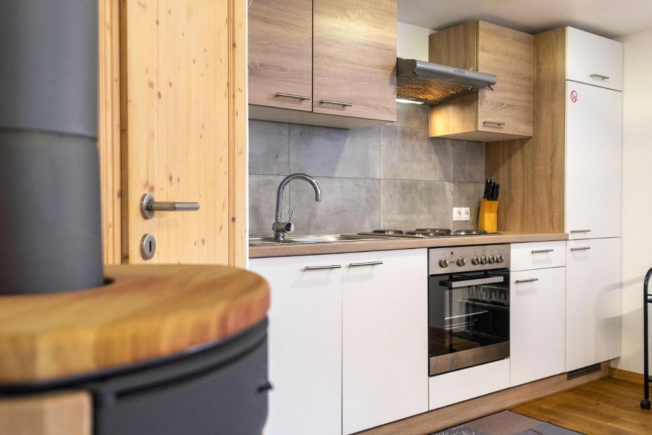 Alpen-Hostel - Apartment Talstation Mit Motorradvermietung 메밍겐 외부 사진