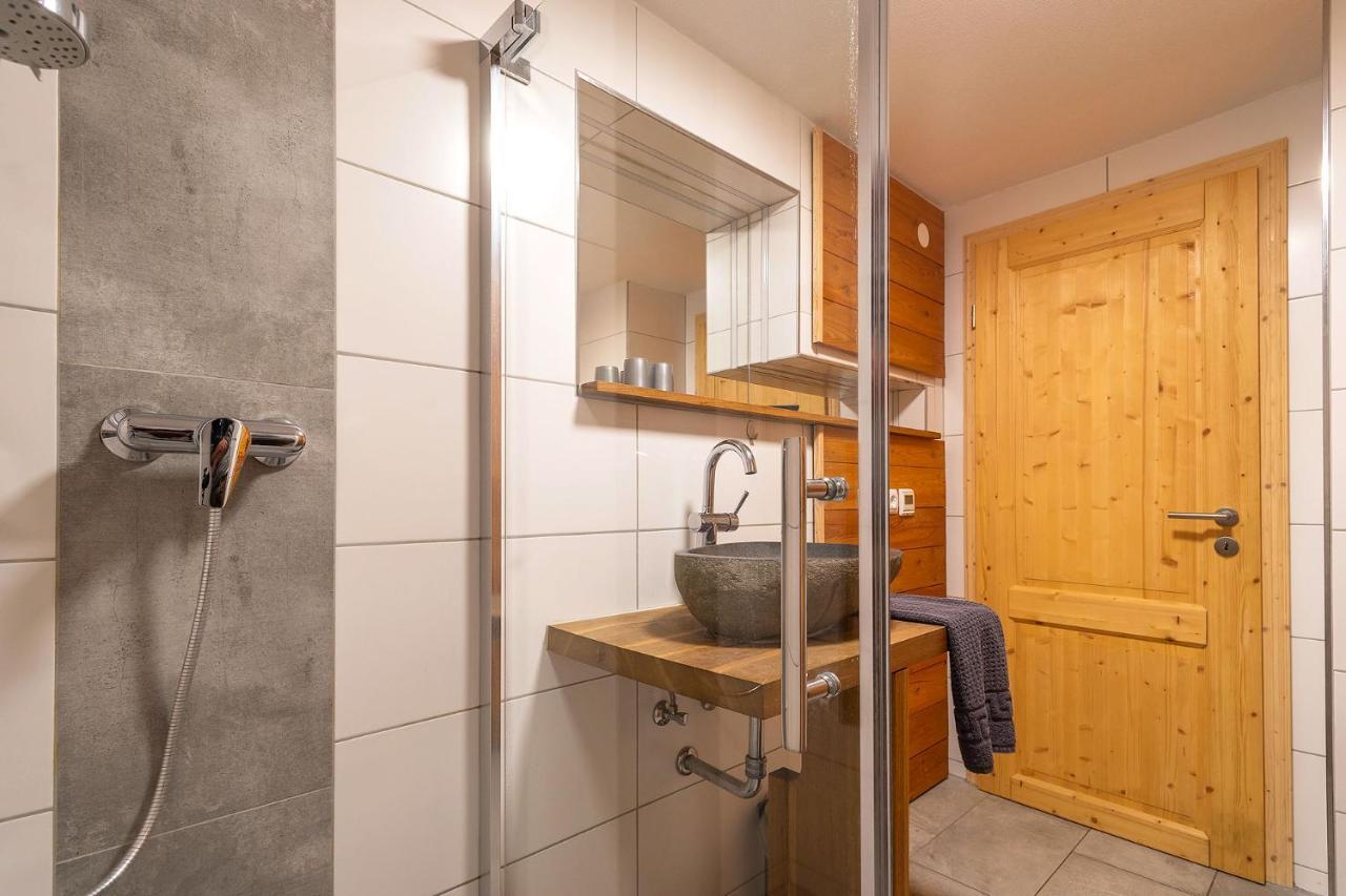 Alpen-Hostel - Apartment Talstation Mit Motorradvermietung 메밍겐 외부 사진