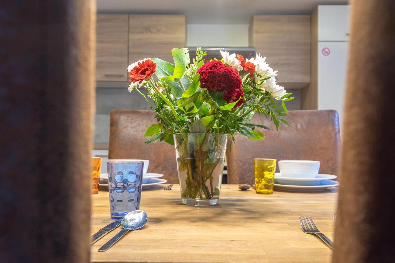 Alpen-Hostel - Apartment Talstation Mit Motorradvermietung 메밍겐 외부 사진