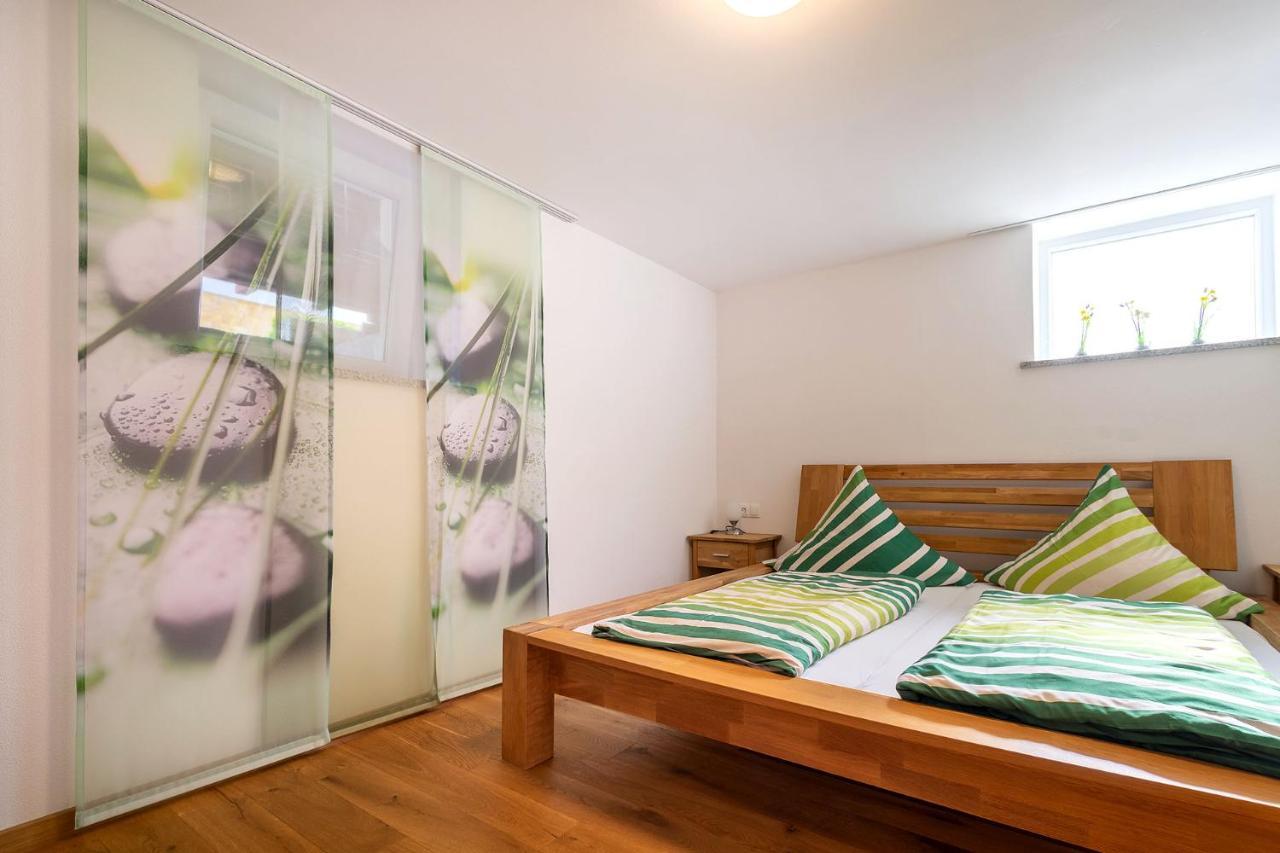 Alpen-Hostel - Apartment Talstation Mit Motorradvermietung 메밍겐 외부 사진