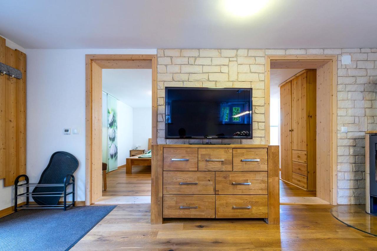 Alpen-Hostel - Apartment Talstation Mit Motorradvermietung 메밍겐 외부 사진