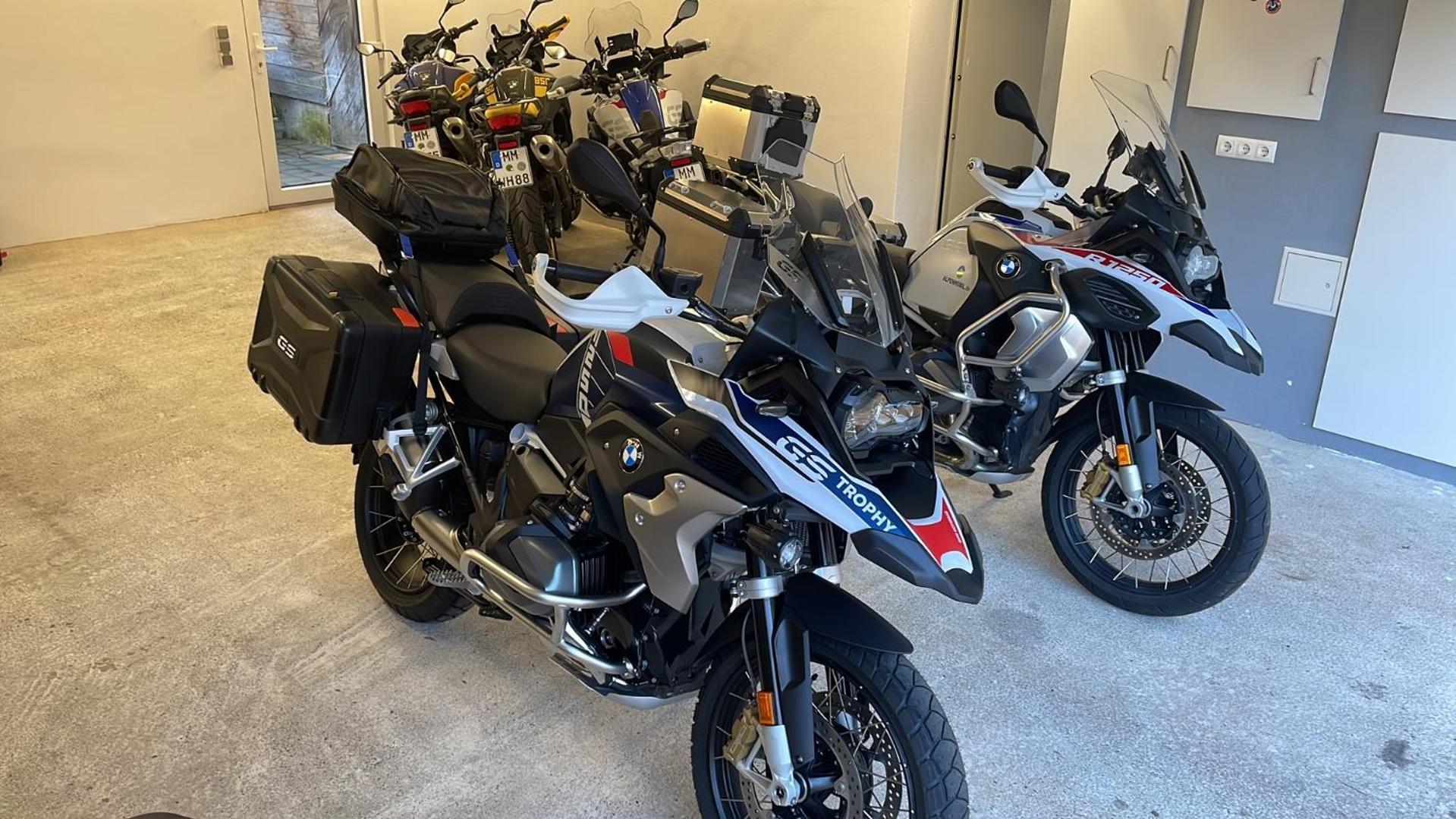 Alpen-Hostel - Apartment Talstation Mit Motorradvermietung 메밍겐 외부 사진