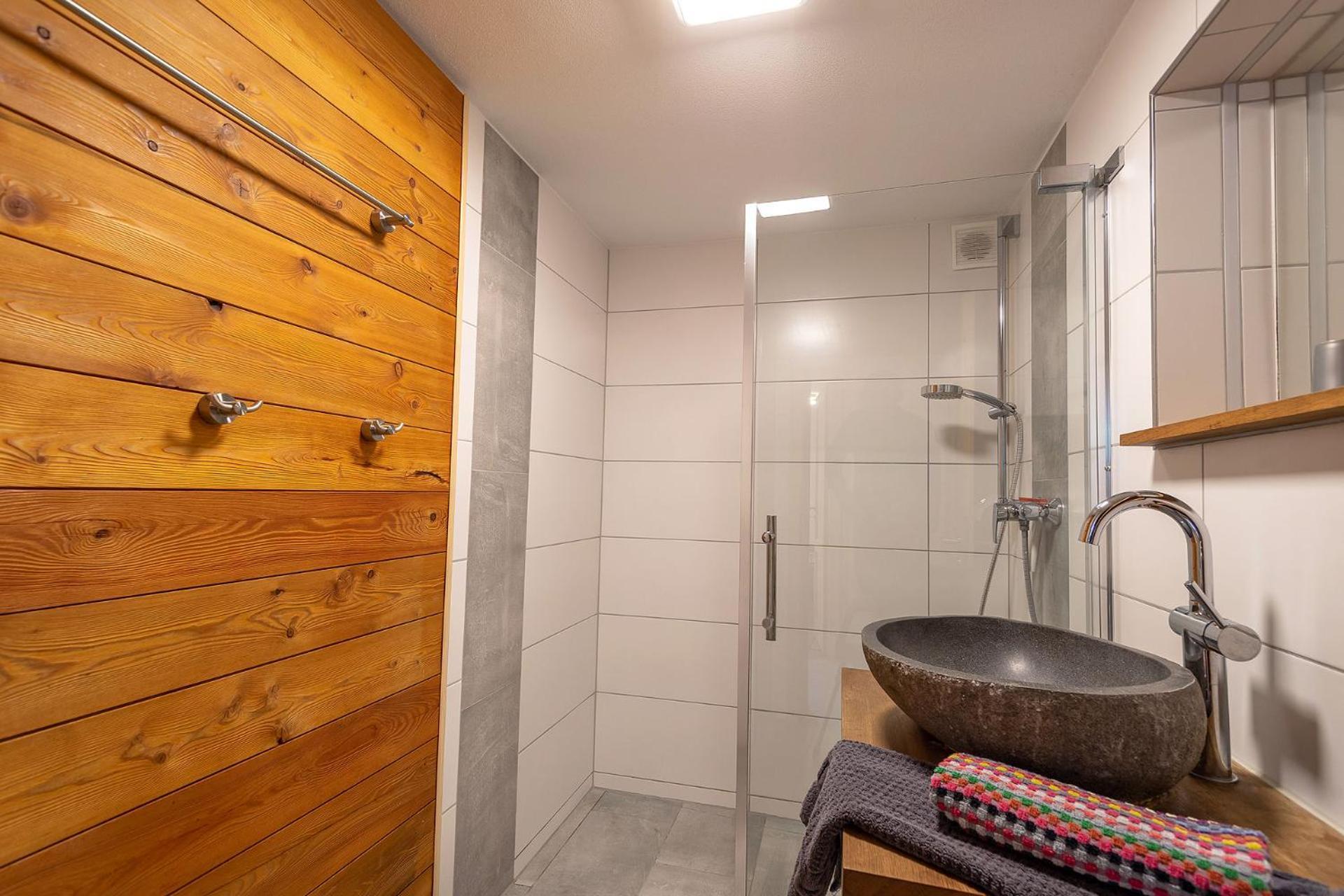 Alpen-Hostel - Apartment Talstation Mit Motorradvermietung 메밍겐 외부 사진
