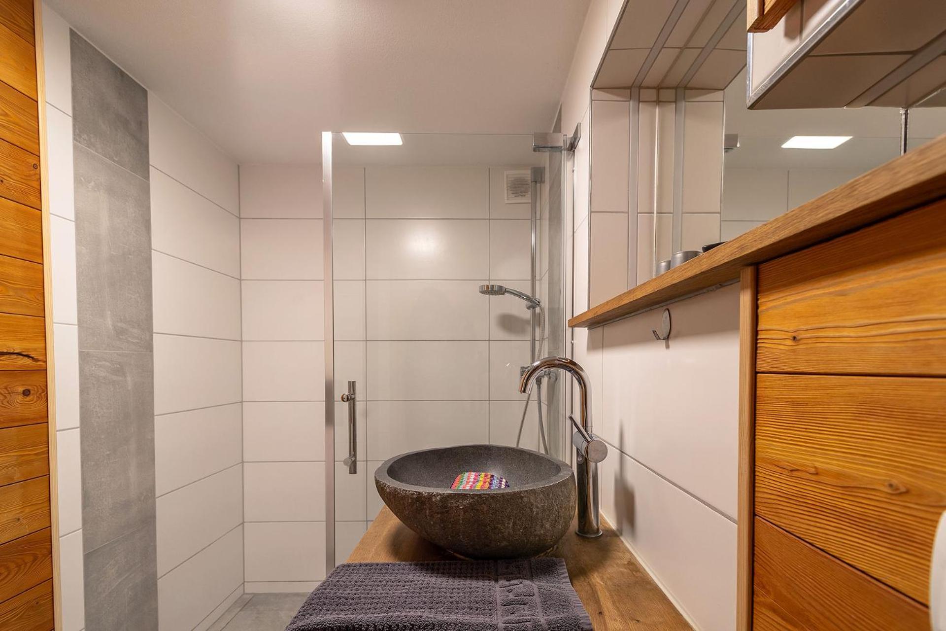 Alpen-Hostel - Apartment Talstation Mit Motorradvermietung 메밍겐 외부 사진