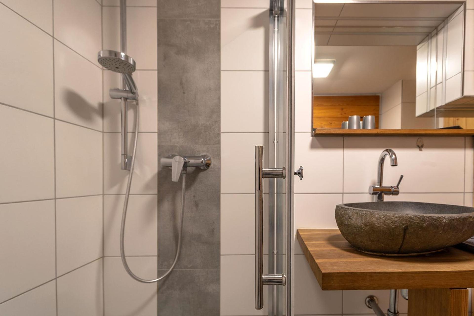 Alpen-Hostel - Apartment Talstation Mit Motorradvermietung 메밍겐 외부 사진